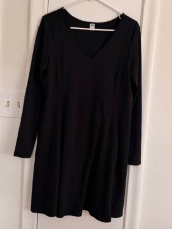 Old Navy Dresses & Skirts - Old Navy Black V-Neck Fit & Flare Dress – Women’s Size Large